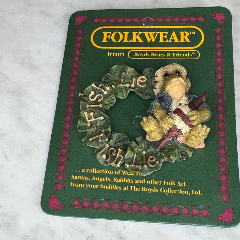 Boyds Bears Folkwear Pin Brooch Fish Lie‎ Wreath Figurine Collectible Holiday